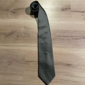 Guy Laroche Tie. Black, Light Green. 100% Silk.‎ Excellent condition